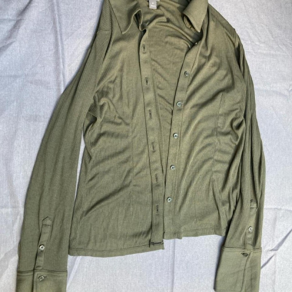 Worthington olive green soft ribbed knit button-up shirt in size M